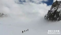 在登北京拔5600米的雀兒山航拍后，她說下一站是